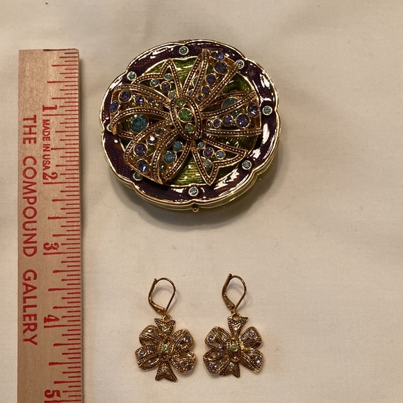 Joan Rivers Collector’s Edition Keepsake Box with Earrings, NWT - Picture 9 of 10